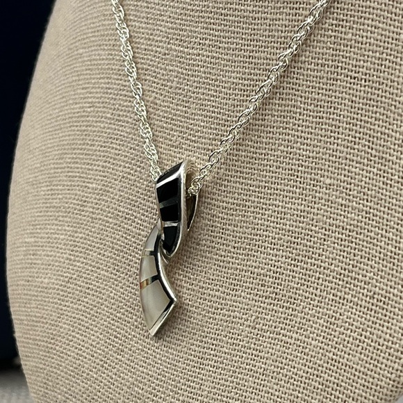 Vintage Sterling Silver Pendant with Black Onyx & Mother-of-Pearl Inlays - Picture 15 of 17